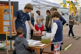 Ostseeforschung zum Anfassen: Der Ostseetag 2016 bietet zahlreiche M&ouml;glichkeiten, mit Wissenschaftlern ins Gespr&auml;ch zu kommen und Neues zum "Meer vor der Haust&uuml;r" aus erster Hand zu erfahren.