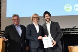 Matthias Breitwieser und Matthias Klingele vom Institut für Mikrosystemtechnik IMTEK der Universität Freiburg erhalten den „research &amp; development“-Preis