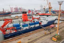 Forschungsschiffe im Hafen von Bremerhaven