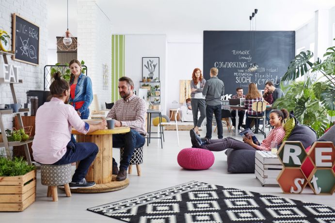 Co-Working Raum mit Menschen – ein Beispiel für Soziale Innovationen