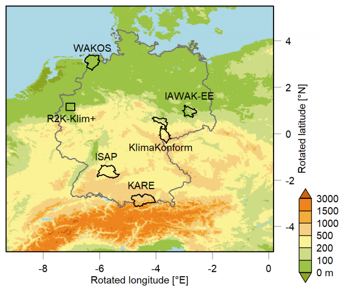 Die Karte zeigt alle Regionen, in denen die sechs RegIKlim-Projekte forschen: WAKOS, IAWAK-EE, KlimaKonform, R2K-Klim+, ISAP und KARE. NUKLEUS arbeitet als Querschnittsprojekt eng mit diesen Projekten zusammen, um Klimamodelldaten mit einer hohen räumlichen Auflösung generieren zu können.