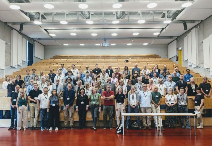 Gruppenfoto - knapp 100 Wissenschaftlerinnen und Wissenschaftler der mareXtreme Forschungsmission nahmen an dem Treffen teil.