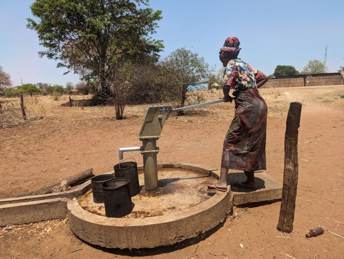 In vielen Regionen des südlichen Afrikas, wie etwa in Sambia, spielt die Frage der Ernährungssicherheit für die zunehmend wachsende Bevölkerung eine große Rolle. Durch den Klimawandel verschärft sich die Situation, da immer mehr Gebiete von anhaltenden Dürren betroffen sind. Wasser wird zu einer knappen Ressource.