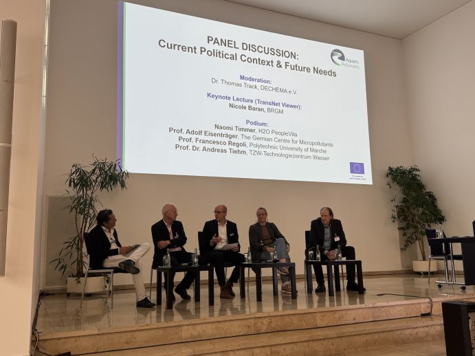 Podiumsdiskussion auf der Abschlusskonferenz zum ERA-Net Cofund AquaticPollutants