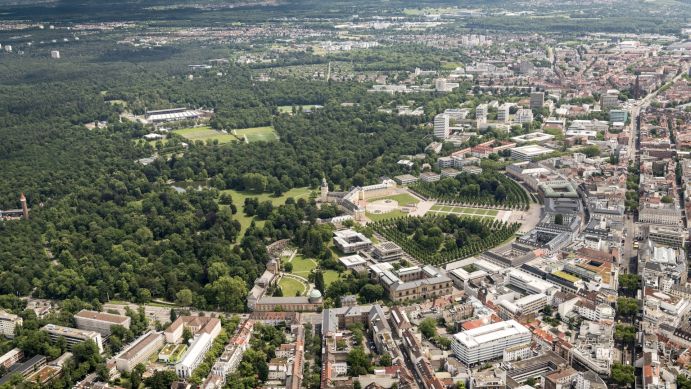 Blick zum städtischen und stadtnahen Wald von Karlsruhe – das Untersuchungsgebiet des Projekts GrüneLunge.