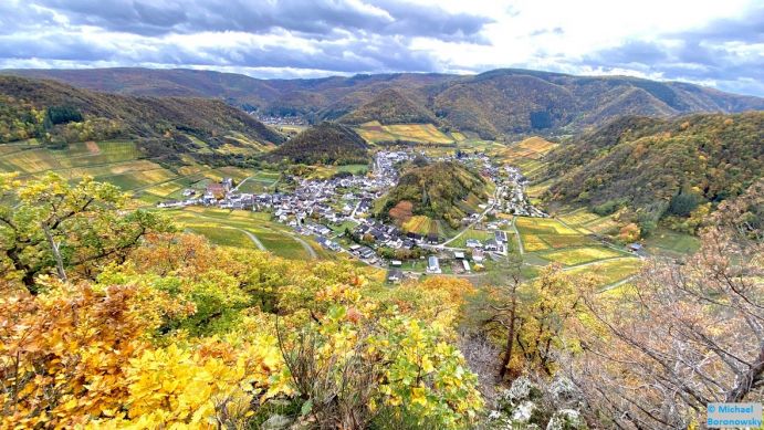 Das Projekt KAHR unterstützt mit wissenschaftlichen Erkenntnissen die Prozesse zum Wieder- und Neuaufbau der von der Flutkatastrophe im Juli 2021 zerstörten Regionen in Nordrhein-Westfalen und Rheinland-Pfalz.