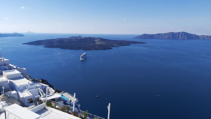 Die griechische Insel Santorini ist Teil einer Inselkette mit mehr als 20 Vulkanen, die überwiegend unter dem Meeresspiegel liegen 